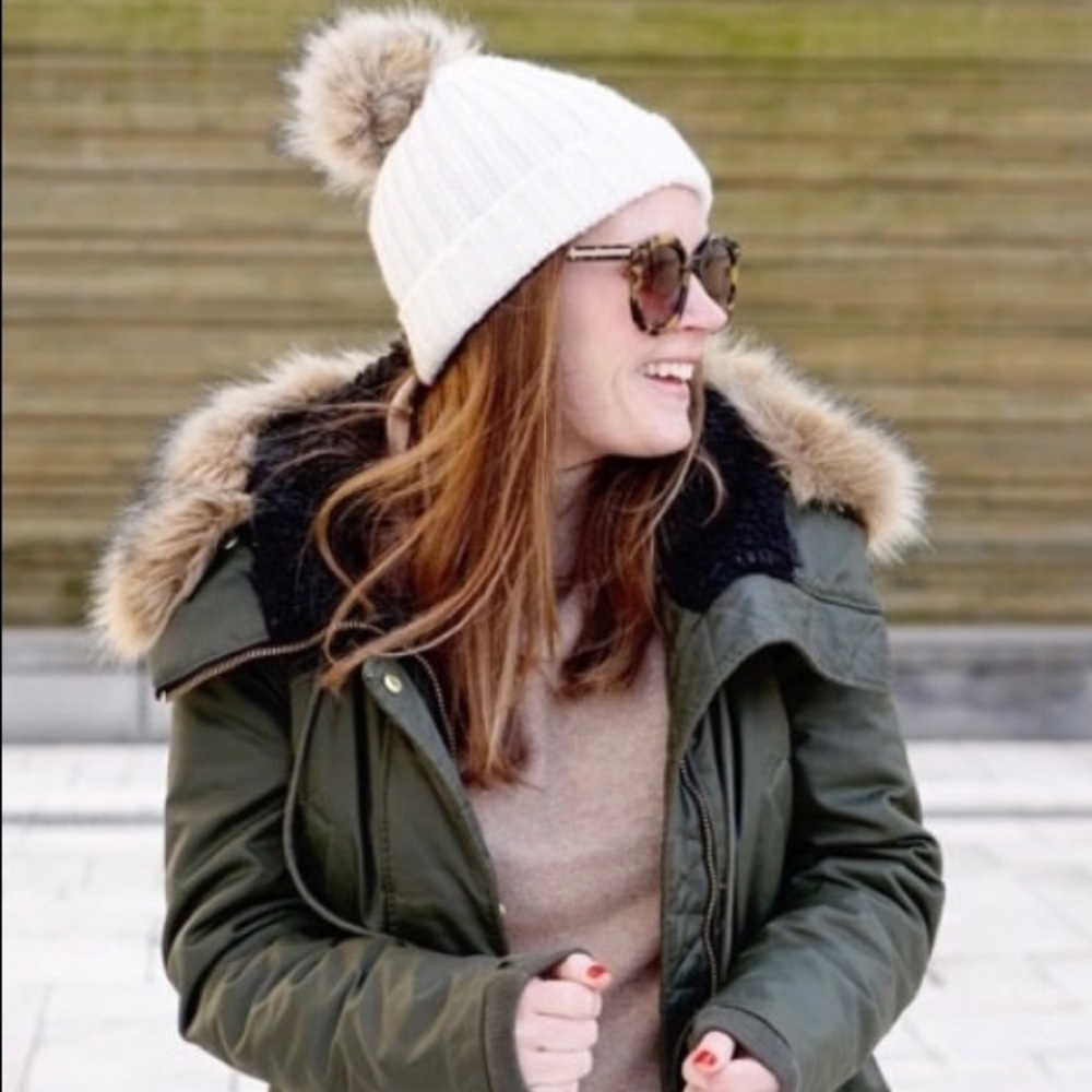 ‘SALE’ BRAND NEW J Crew Ribbed Beanie with Faux-Fur Pom-Pom - Picture 8 of 8